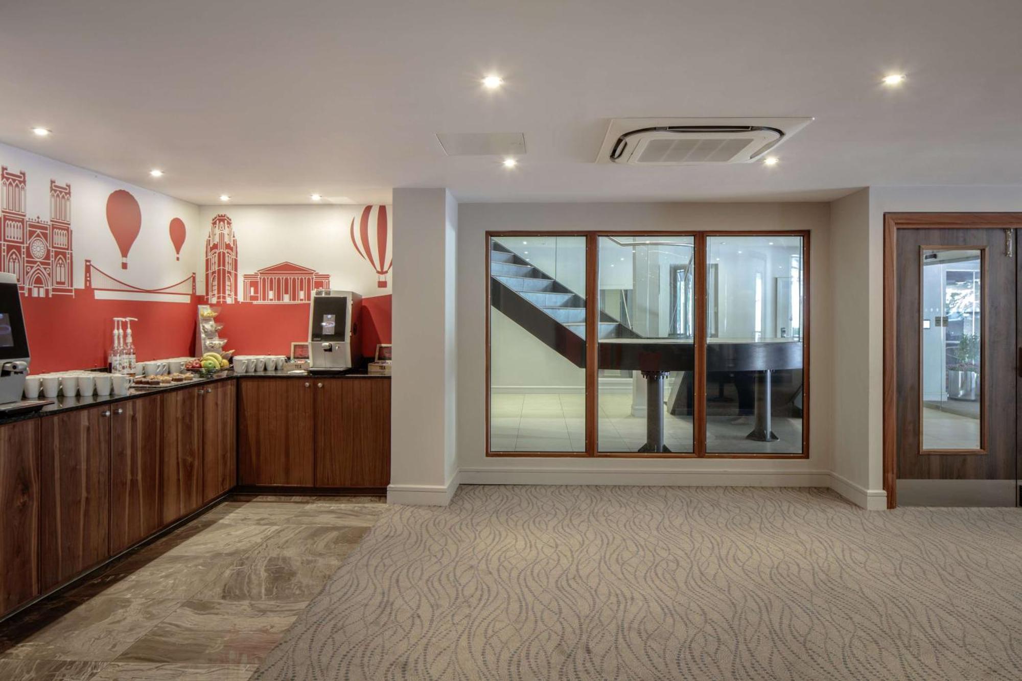 Doubletree By Hilton Bristol City Centre Buitenkant foto