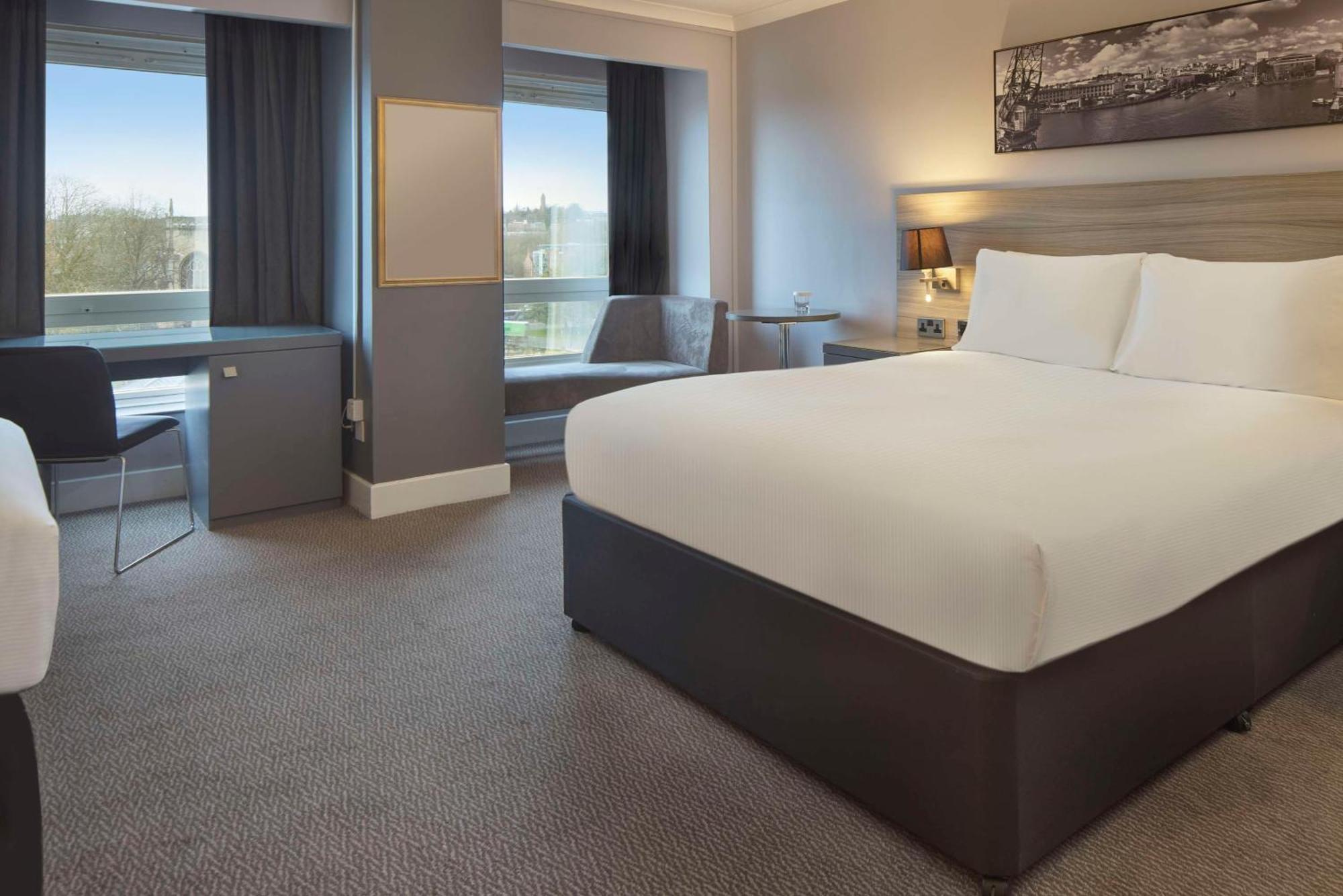 Doubletree By Hilton Bristol City Centre Buitenkant foto