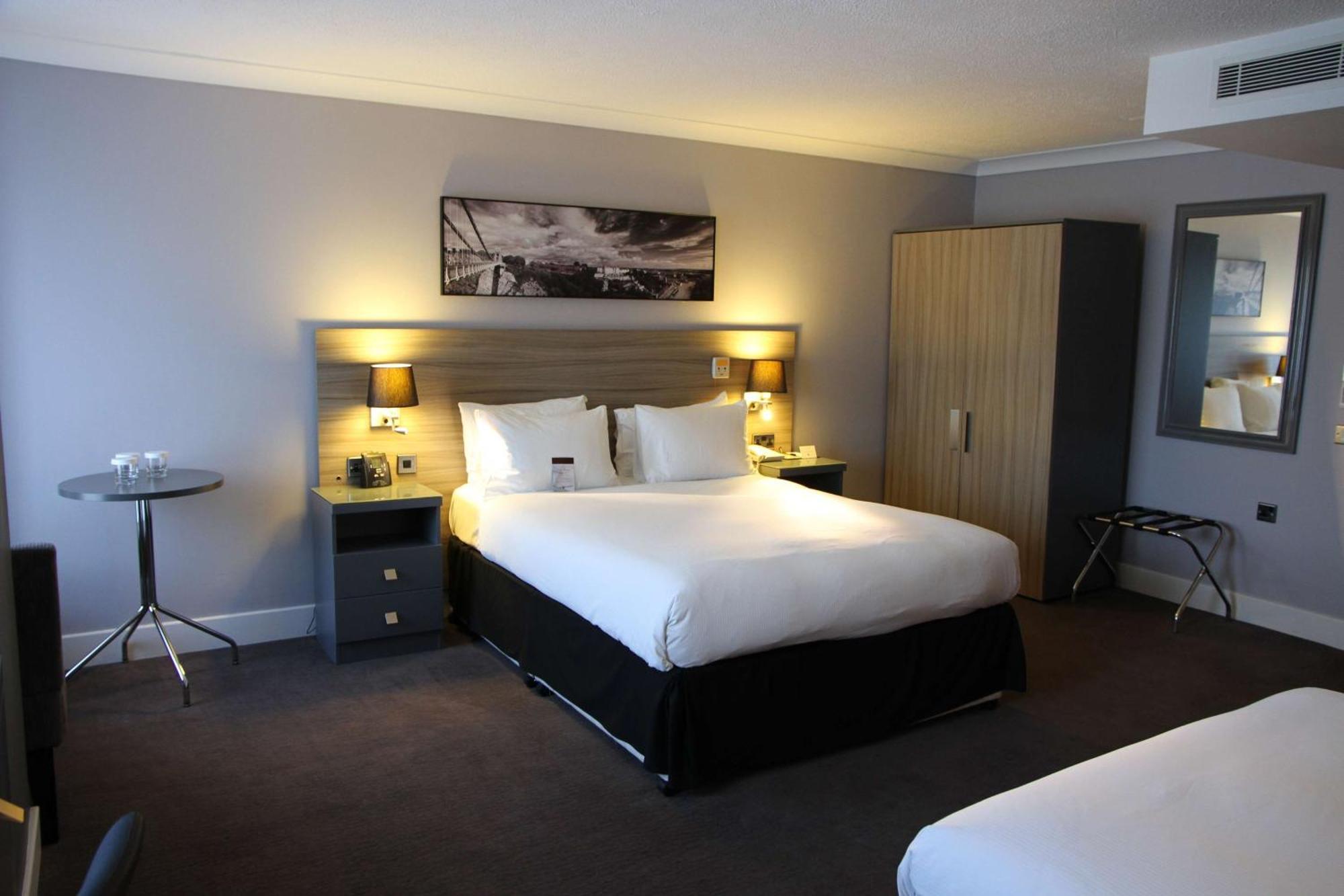 Doubletree By Hilton Bristol City Centre Buitenkant foto